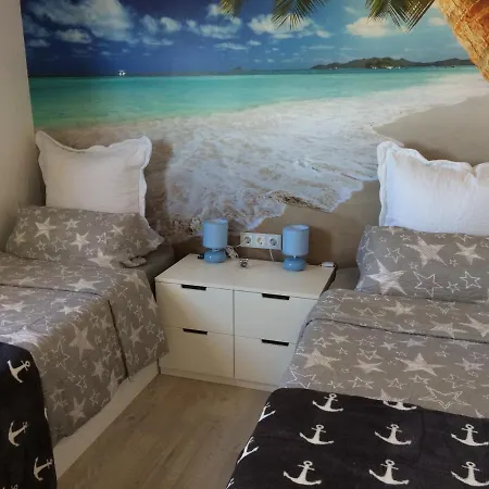 Luxury In Front Of The Beach 公寓 *